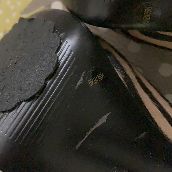 EUC-BCBG-Calfhair-Animal Print Heels-Size 6.5 - Picture 5 of 9